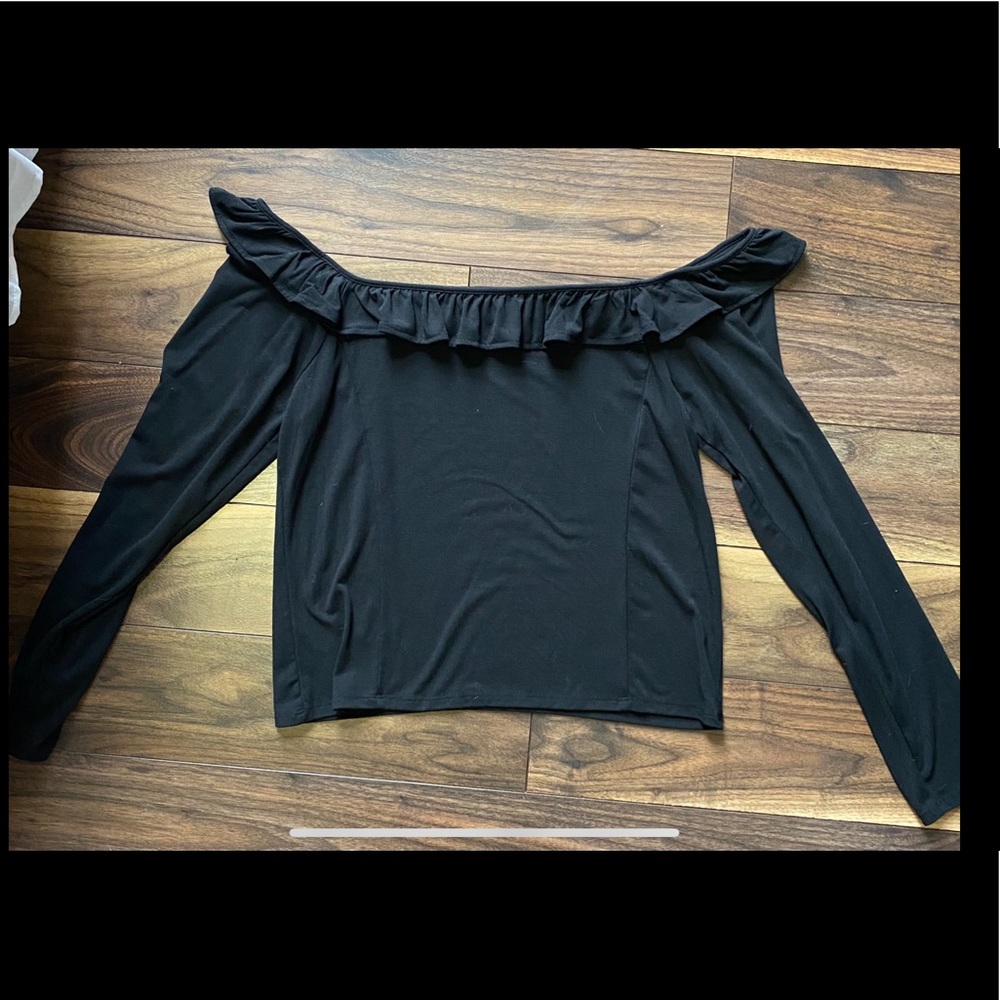 Long Sleeve Off-the-Shoulder Shirt